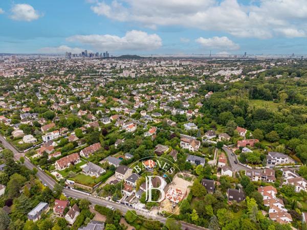 Rueil-Malmaison, Terrain constructible  3 570 m² à vendre