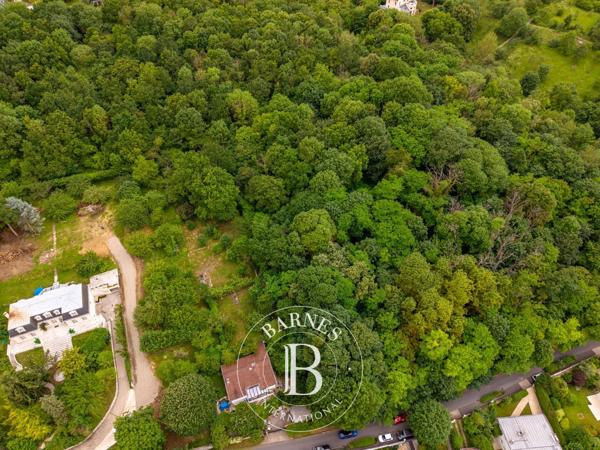 Rueil-Malmaison, Terrain constructible  3 570 m² à vendre