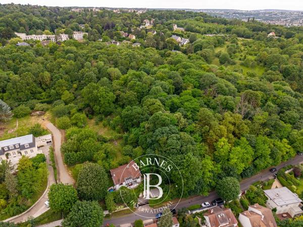 Rueil-Malmaison, Terrain constructible  3 570 m² à vendre