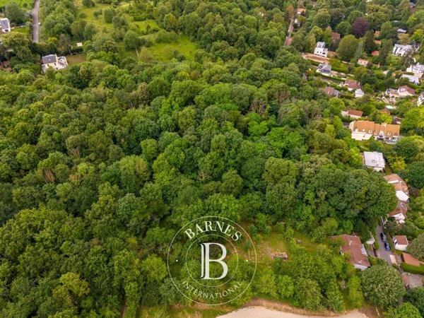 Rueil-Malmaison, Terrain constructible  3 570 m² à vendre