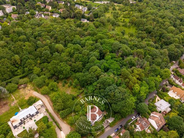 Rueil-Malmaison, Terrain constructible  3 570 m² à vendre