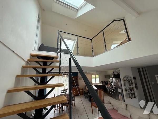 PROCH BERNAY MAISON CONTEMPORAINE BEAUX VOLUMES BELLES PRESTATIONS DANS QUARTIER CALME