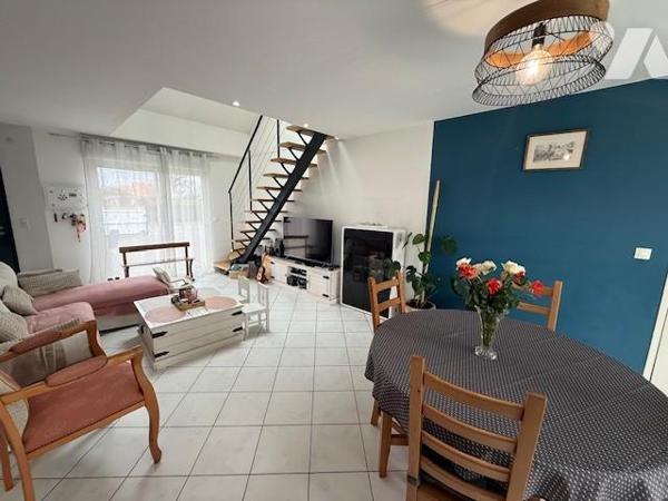 PROCH BERNAY MAISON CONTEMPORAINE BEAUX VOLUMES BELLES PRESTATIONS DANS QUARTIER CALME