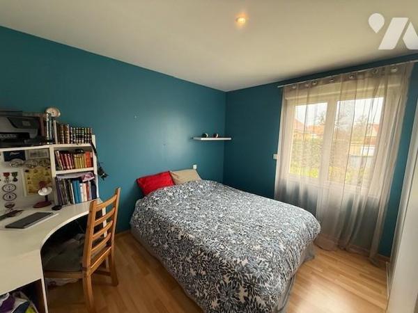 PROCH BERNAY MAISON CONTEMPORAINE BEAUX VOLUMES BELLES PRESTATIONS DANS QUARTIER CALME