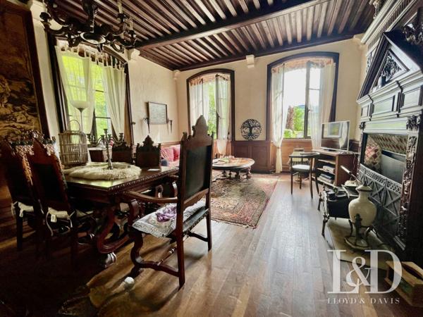 Château authentique en Ardèche : Charme, Nature et Potentiel