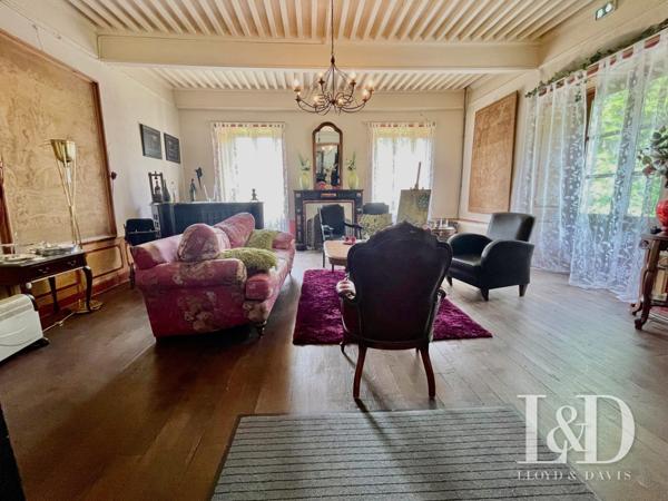 Château authentique en Ardèche : Charme, Nature et Potentiel