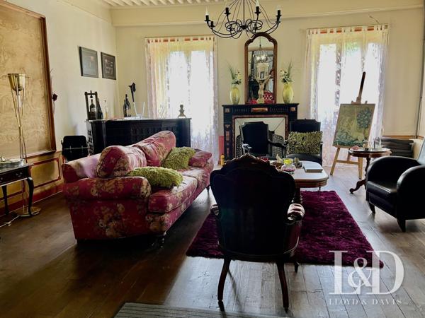Château authentique en Ardèche : Charme, Nature et Potentiel