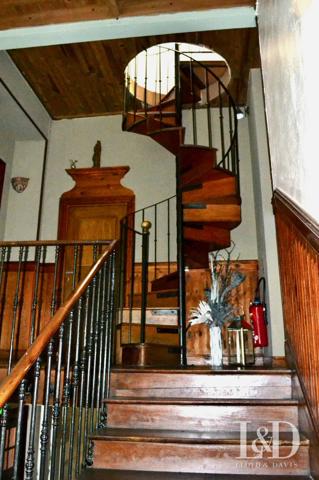 Château authentique en Ardèche : Charme, Nature et Potentiel