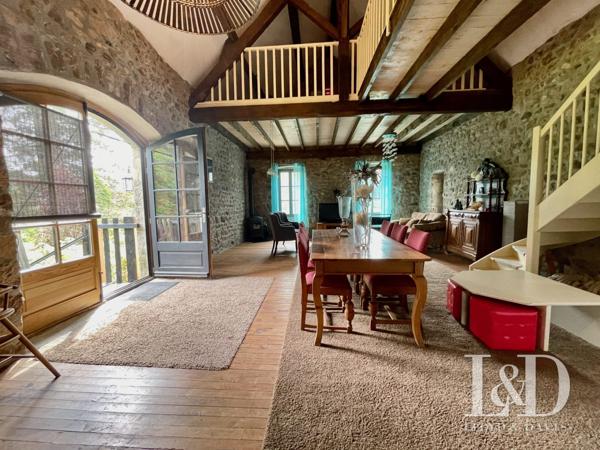 Château authentique en Ardèche : Charme, Nature et Potentiel