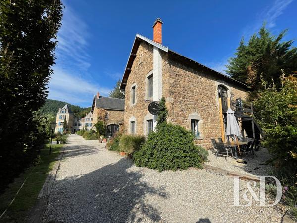 Château authentique en Ardèche : Charme, Nature et Potentiel