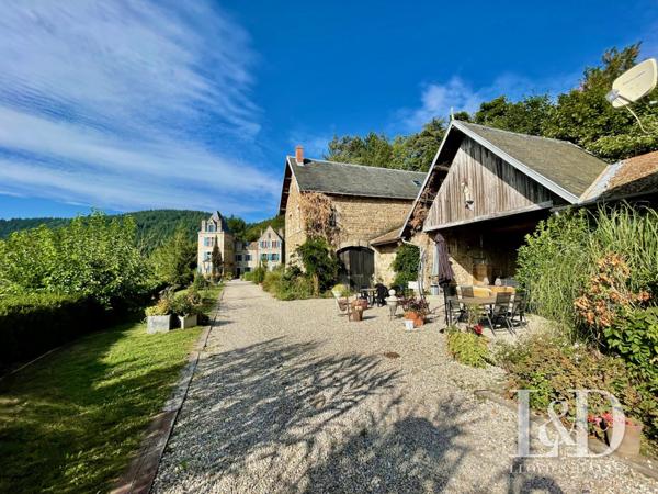 Château authentique en Ardèche : Charme, Nature et Potentiel