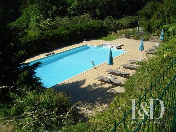 Château authentique en Ardèche : Charme, Nature et Potentiel