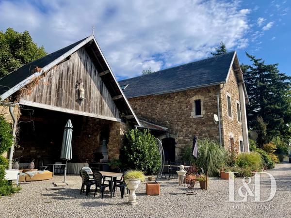 Château authentique en Ardèche : Charme, Nature et Potentiel