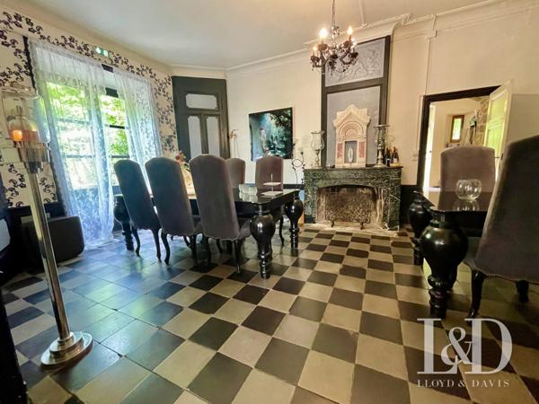 Château authentique en Ardèche : Charme, Nature et Potentiel