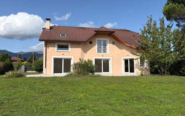 Maison à vendre    7 pièces •  Prévessin-Moëns