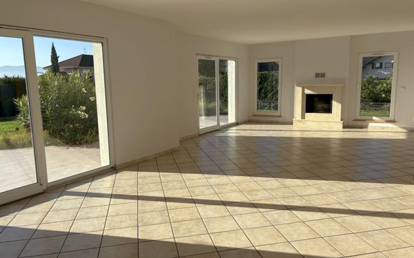 Maison à vendre    7 pièces •  Prévessin-Moëns