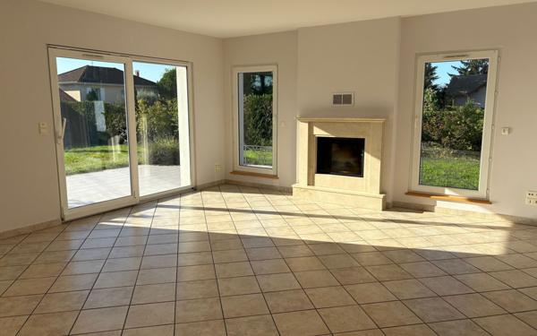 Maison à vendre    7 pièces •  Prévessin-Moëns