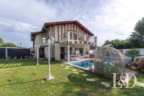  MAISON  AVEC PISCINE à ST PEE SUR NIVELLE!