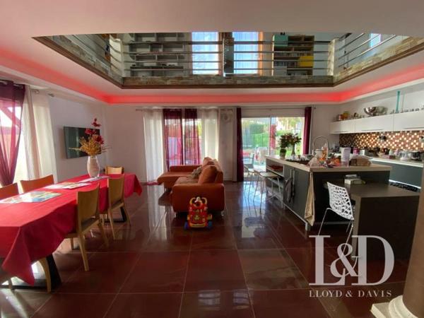  MAISON  AVEC PISCINE à ST PEE SUR NIVELLE!