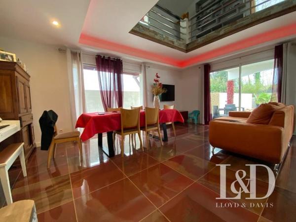  MAISON  AVEC PISCINE à ST PEE SUR NIVELLE!