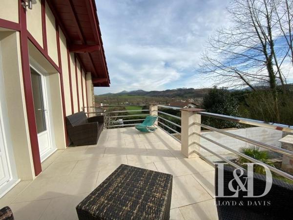  MAISON  AVEC PISCINE à ST PEE SUR NIVELLE!