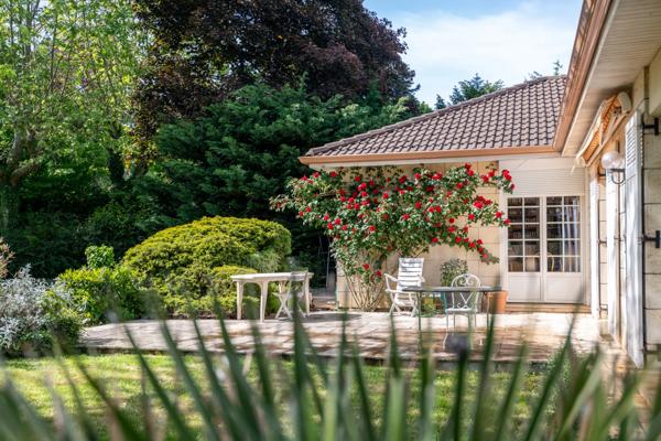 Saint-Didier-au-Mont-d'Or - Maison de plain-pied de 150 m² - 4/5 chambres - Terrain de 3403 m²