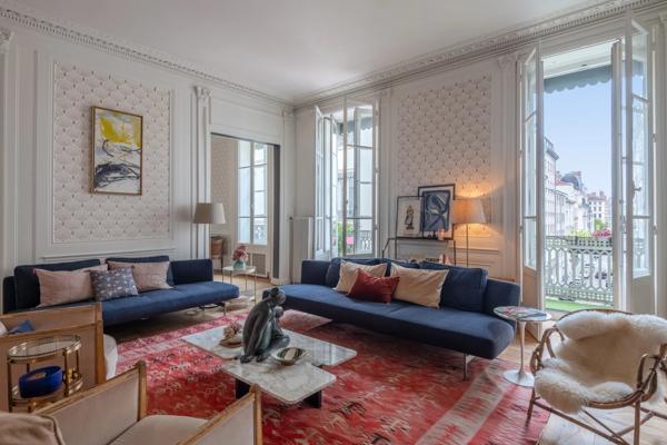 Lyon 2 - Appartement familial de 276 m² - 5 chambres - Étage élevé - Garage