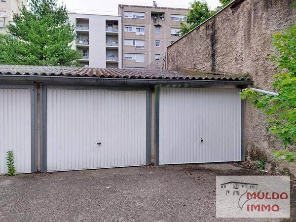 Garage sur cour sécurisée à louer
