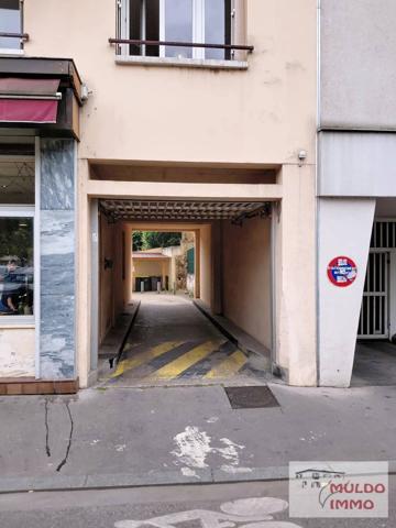 Garage sur cour sécurisée à louer