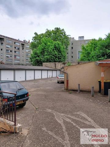 Garage sur cour sécurisée à louer