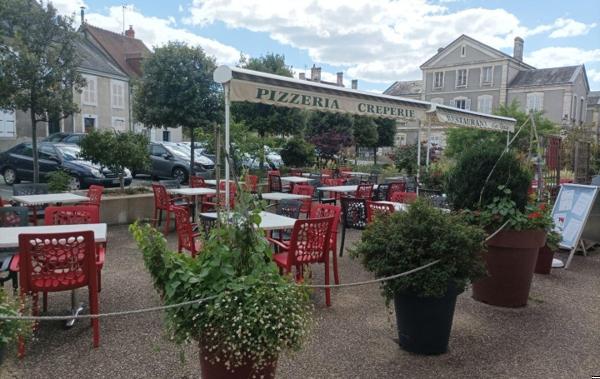 Vente Maison de ville Restaurant et appartement à rafraîchir La chatre   