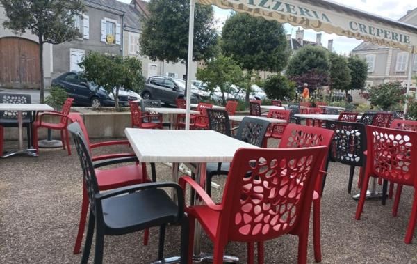 Vente Maison de ville Restaurant et appartement à rafraîchir La chatre   