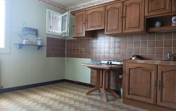 Vente Maison de ville Restaurant et appartement à rafraîchir La chatre   