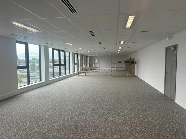 BUREAUX à LOUER de 2353 m²