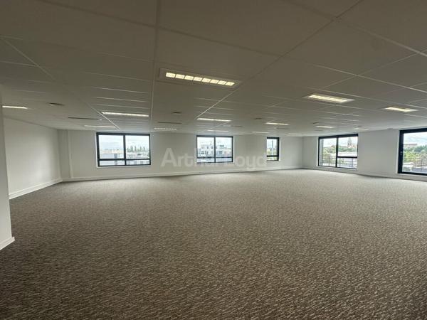 BUREAUX à LOUER de 2353 m²