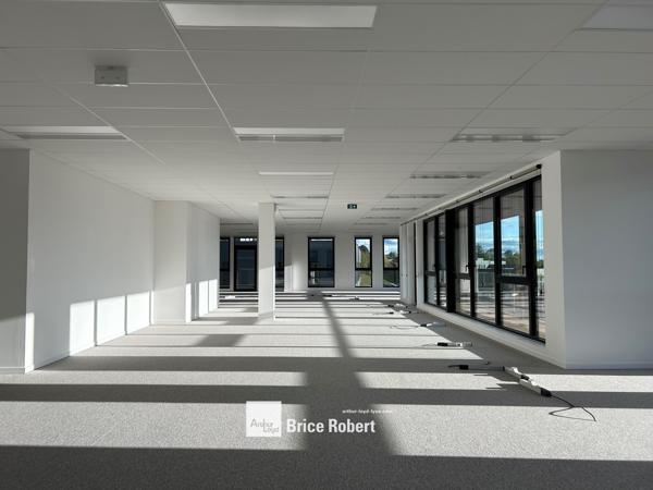 Bureaux neufs à louer à Limonest quartier d affaires parking et terrasses