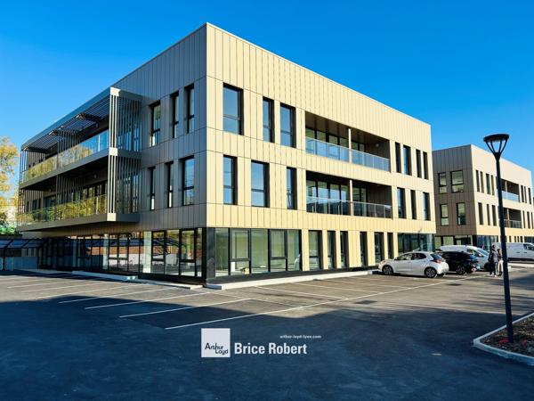 Bureaux neufs à louer à Limonest quartier d affaires parking et terrasses