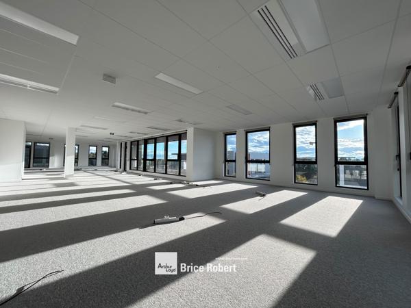 Bureaux neufs à louer à Limonest quartier d affaires parking et terrasses