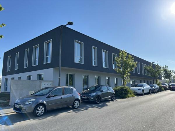 BUREAUX à VENDRE de 444.09 m²