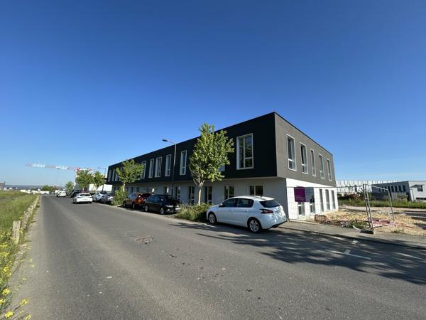 BUREAUX à VENDRE de 444.09 m²