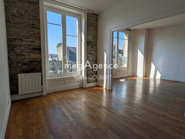 Appartement à CHERBOURG-EN-COTENTIN, 50100 - 2 pièces 52m²