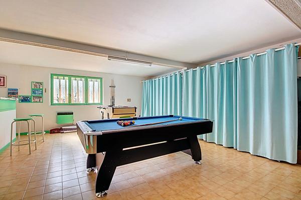 Grande maison familiale avec piscine, rangements et logement secondaire