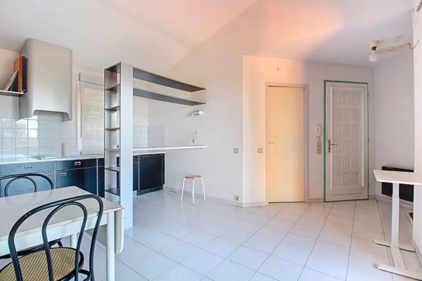 Grande maison familiale avec piscine, rangements et logement secondaire