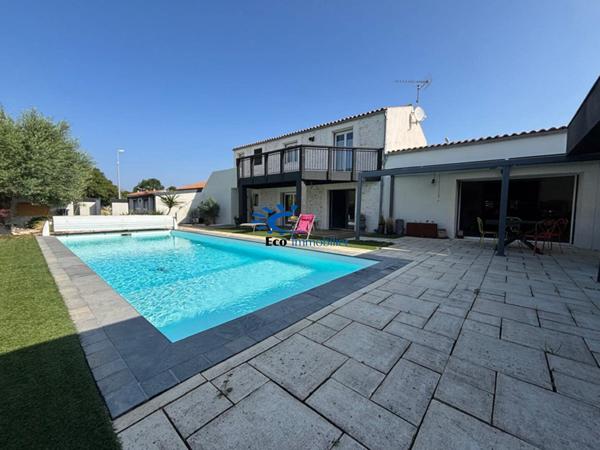 PROPRIETE 220 M² 4 CHAMBRES 3 GARAGES PISCINE  Dompierre sur mer