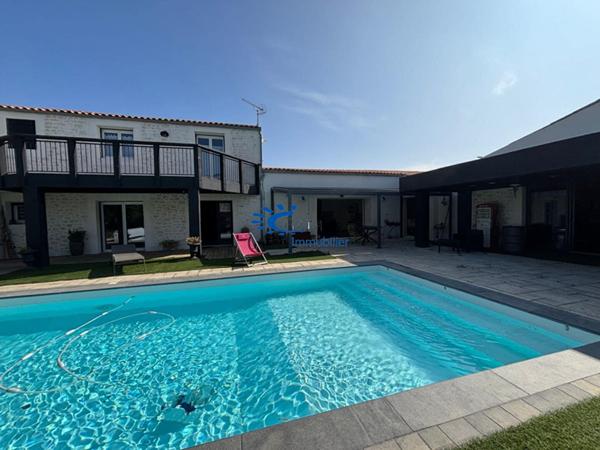 PROPRIETE 220 M² 4 CHAMBRES 3 GARAGES PISCINE  Dompierre sur mer