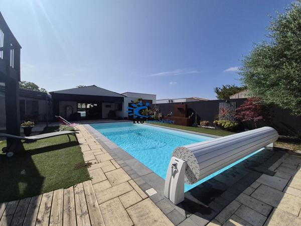 PROPRIETE 220 M² 4 CHAMBRES 3 GARAGES PISCINE  Dompierre sur mer