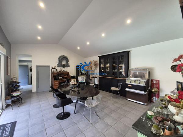 PROPRIETE 220 M² 4 CHAMBRES 3 GARAGES PISCINE  Dompierre sur mer