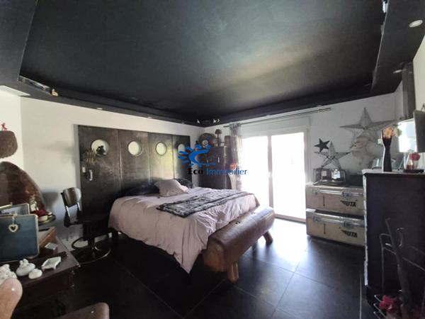 PROPRIETE 220 M² 4 CHAMBRES 3 GARAGES PISCINE  Dompierre sur mer