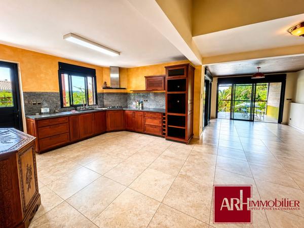 A VENDRE - À l’Entre-Deux – Villa  de 220 m² avec jolie vue - piscine