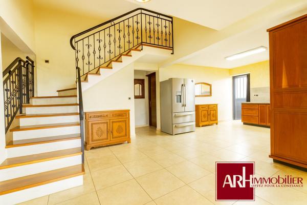 A VENDRE - À l’Entre-Deux – Villa  de 220 m² avec jolie vue - piscine